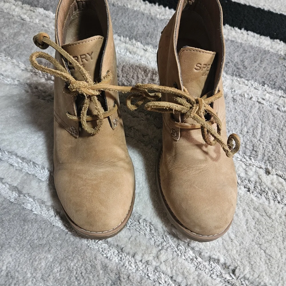 Sperry elegant tan